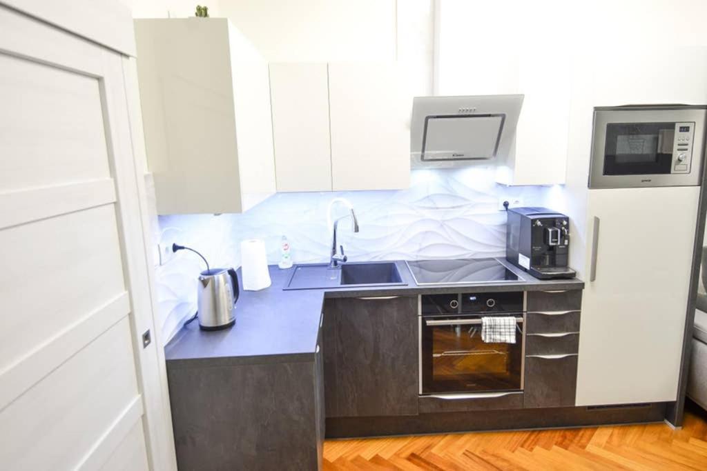 Brandly New Apartment Andel Πράγα Εξωτερικό φωτογραφία