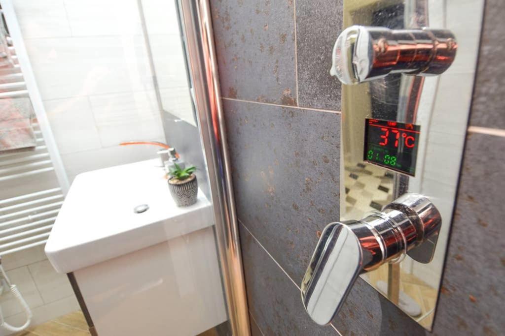Brandly New Apartment Andel Πράγα Εξωτερικό φωτογραφία