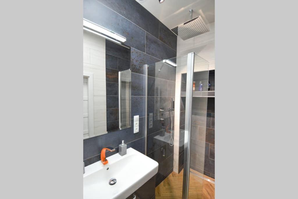 Brandly New Apartment Andel Πράγα Εξωτερικό φωτογραφία